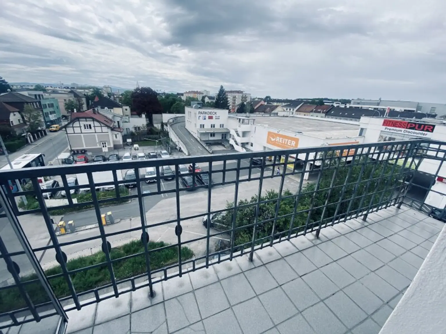 Sonnige 4-Zimmer Wohnung + Südbalkon..beste Wohnlage!