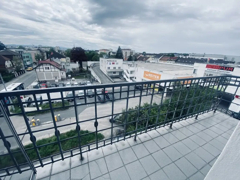 Sonnige 4-Zimmer Wohnung + Südbalkon..beste Wohnlage!