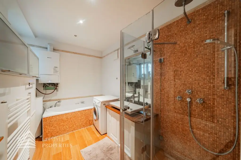 Luxuriöser 14- Zimmer Wohntraum mit Dachterrasse und Pool, Nähe Wilhelminenschloss