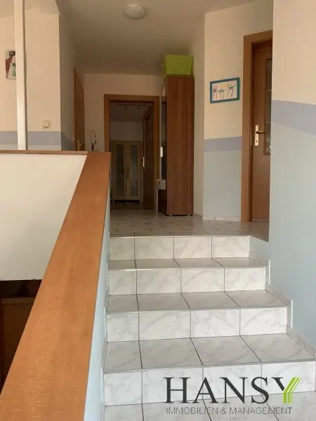 Großzügiges, bezugsfertiges Traumhaus mit Baugrund, Doppelgarage und Gartenidylle