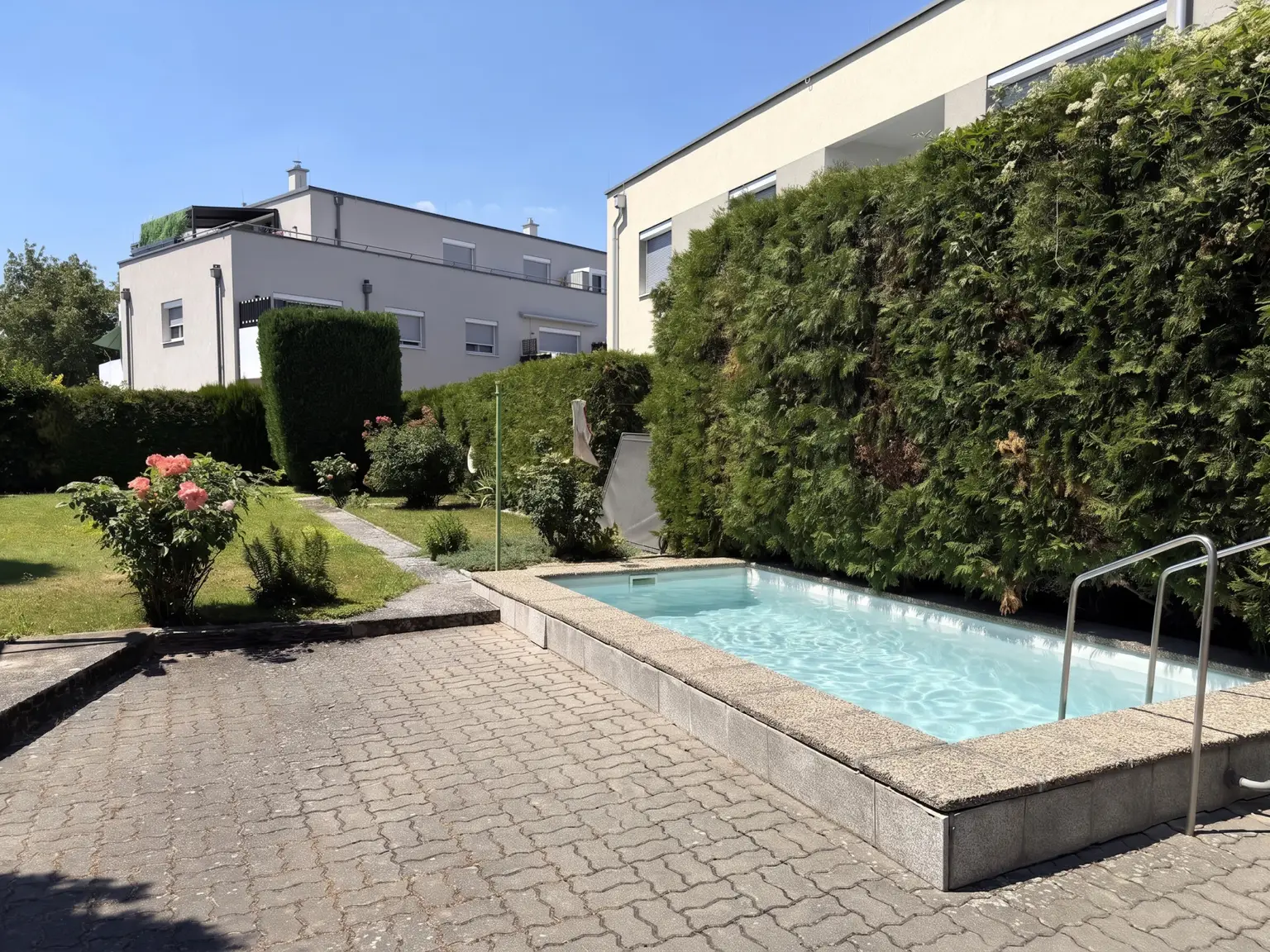 Garten mit Pool