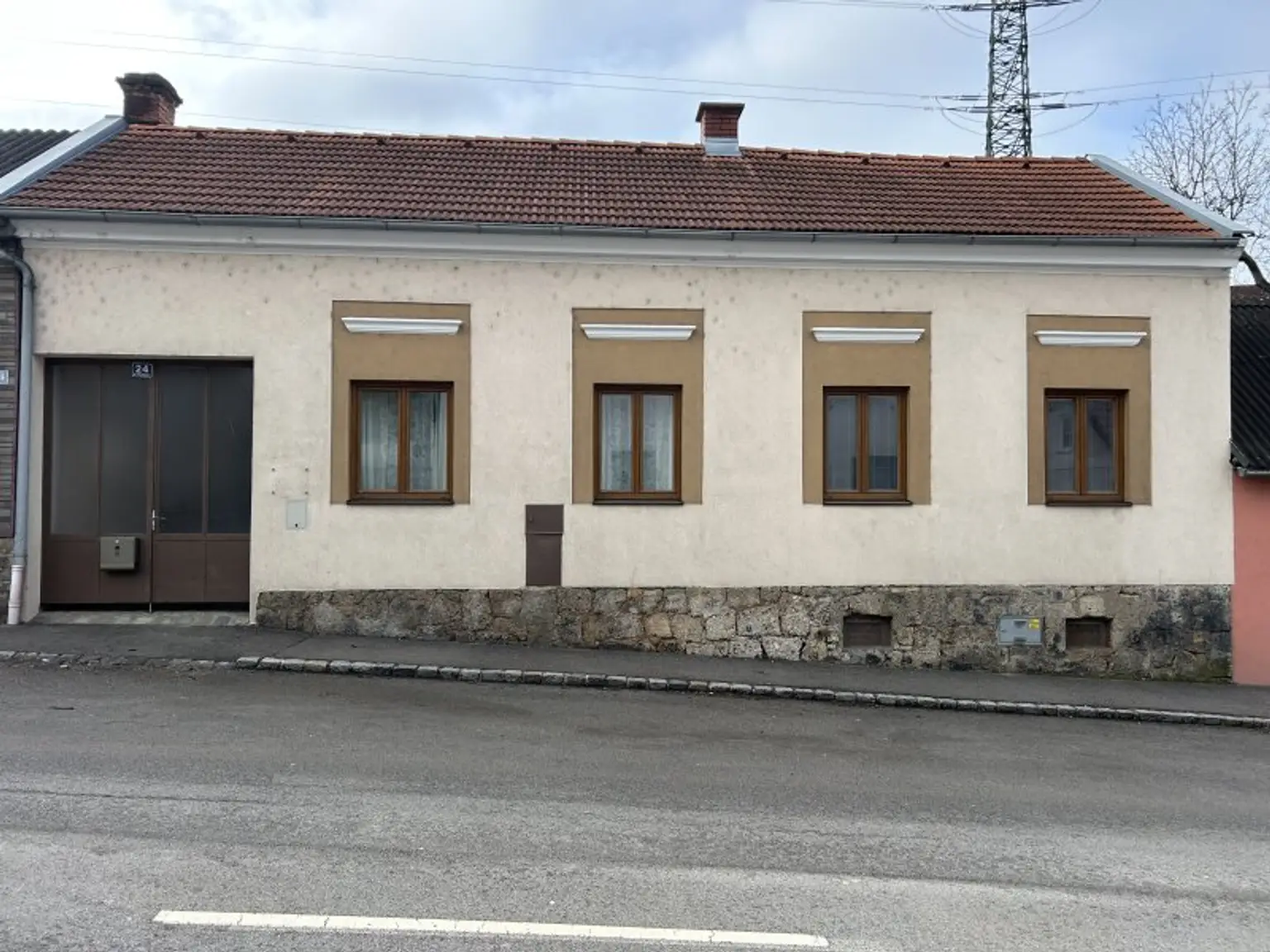 +Einzigartiges Einfamilienhaus mit Nebengebäude in Enzesfeld-Lindabrunn+