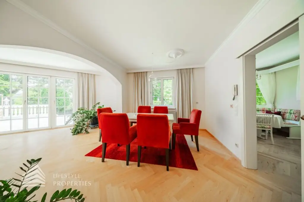 Beeindruckende Villa mit gepflegten Garten und Pool