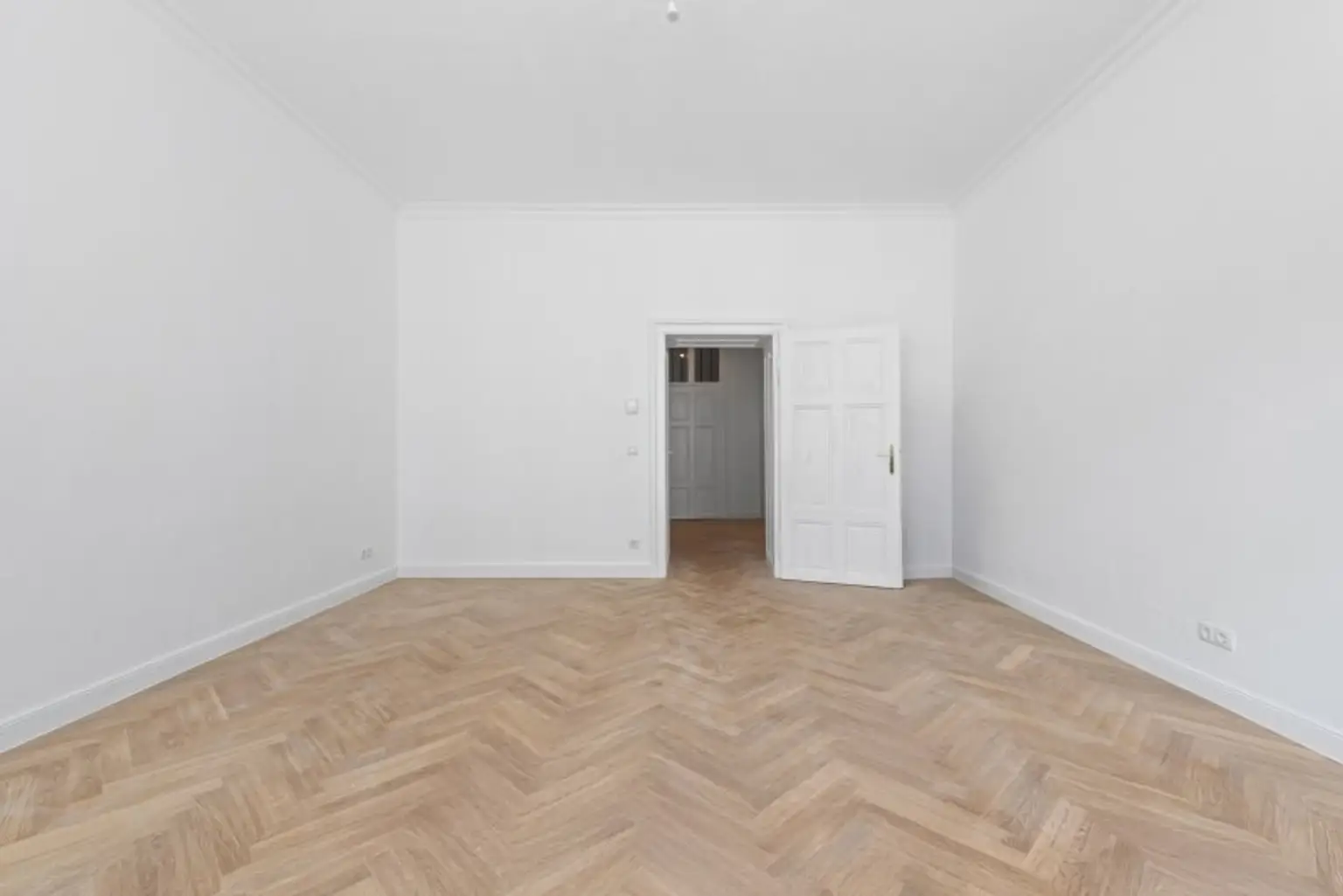 U4 PILGRAMGASSE: stilvoll sanierte Garconniere im schön sanierten Altbau mit separater Küche Nähe Naschmarkt