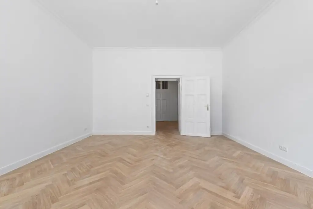 U4 PILGRAMGASSE: stilvoll sanierte Garconniere im schön sanierten Altbau mit separater Küche Nähe Naschmarkt