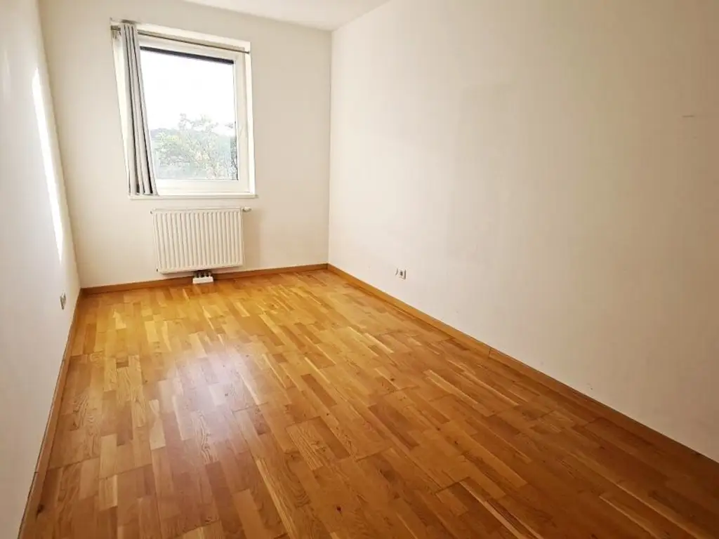 DACHGESCHOSS, gepflegte 103 m2 Neubau mit Loggia und Balkon, Wohnküche, 3 Zimmer, Wannenbad, Parketten, Holbeingasse