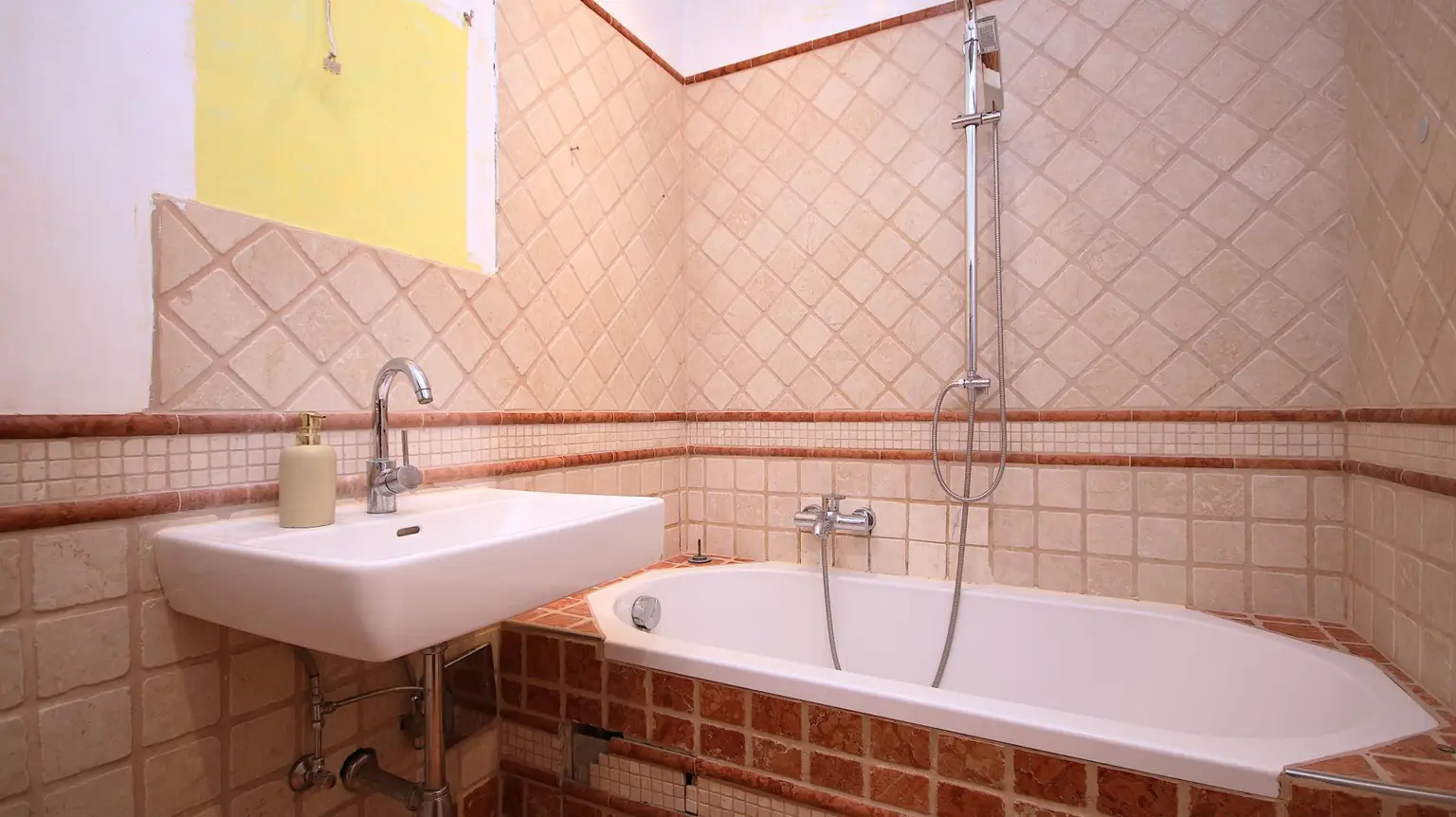 Badezimmer mit Wanne