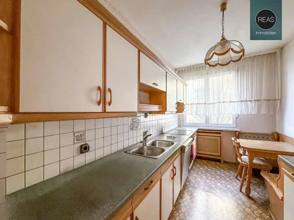 Gepflegte Wohnung mit Loggia in St. Valentin! Zentrumslage!