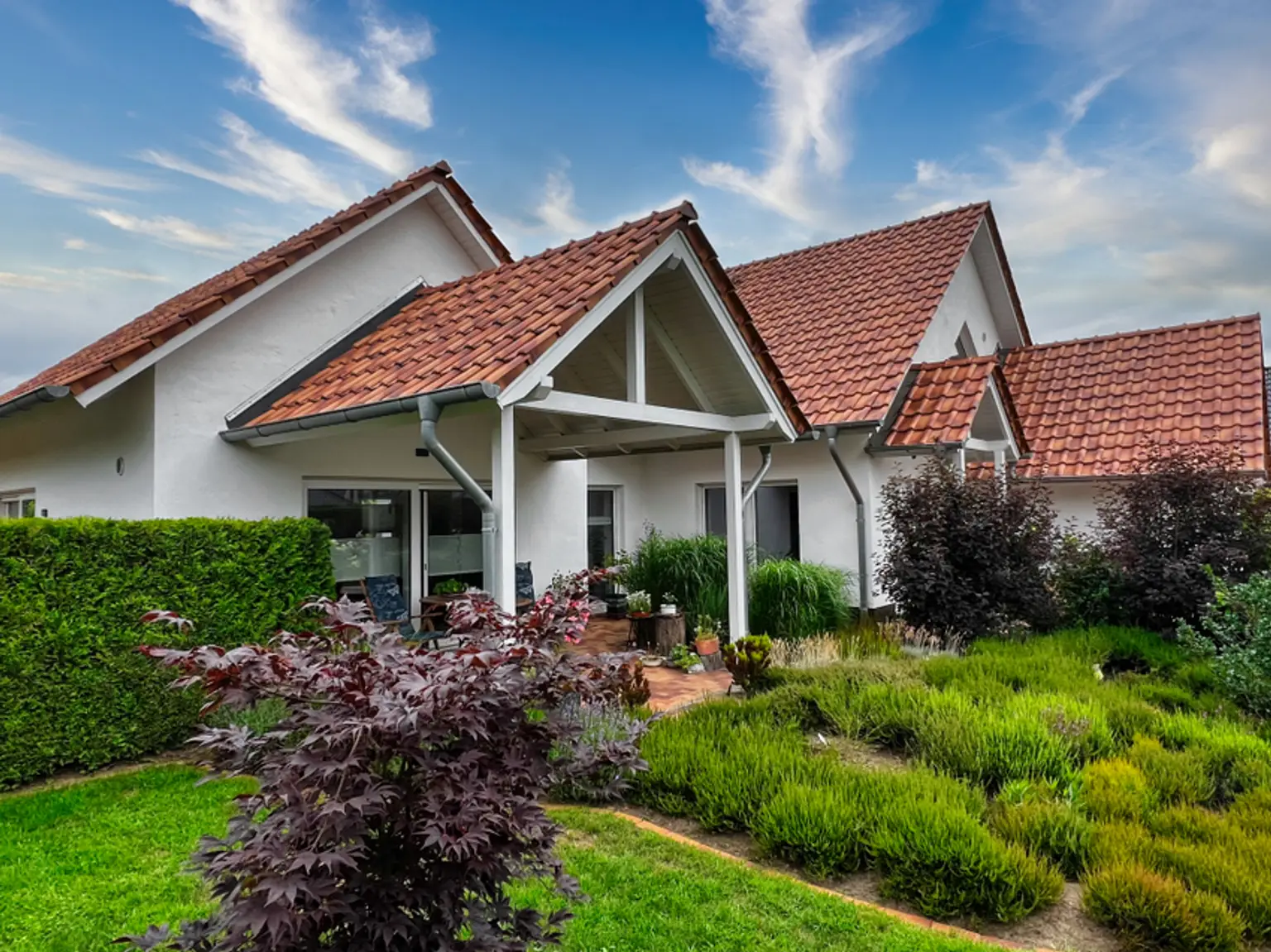 Baujahr 2019! Moderne Landhausvilla mit viel Platz!
