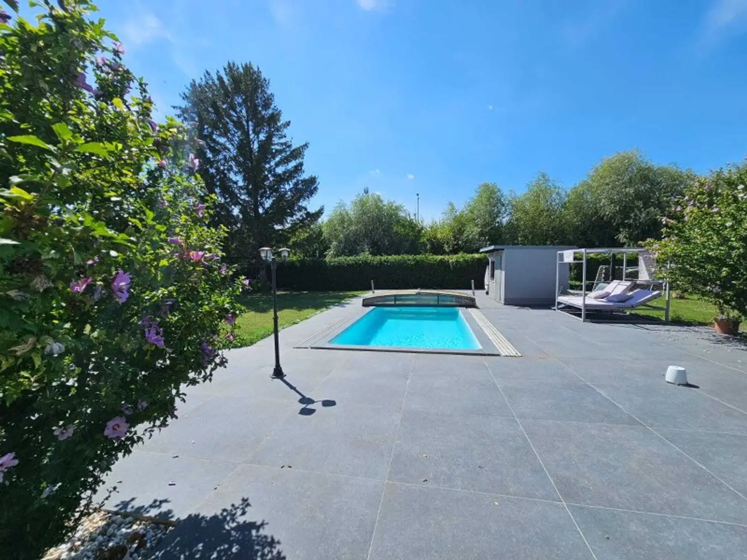 Einfamilienhaus mit hochwertiger Ausstattung | Wintergarten, Pool und ca. 1600m² Eigengrund!