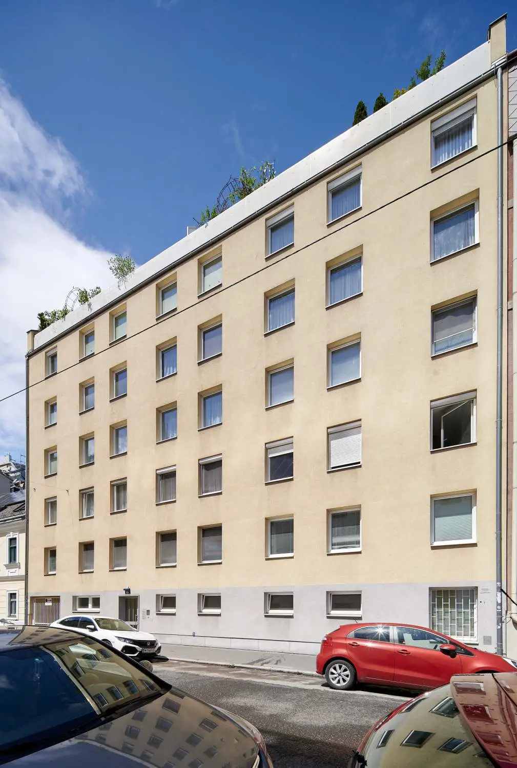 PAKET - 8 überdachte Stellplätze im Innenhof – jetzt sichern!