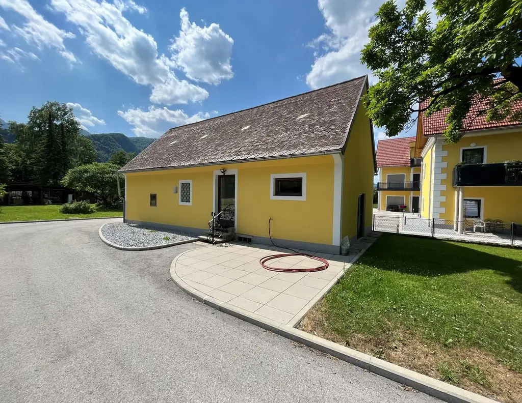 Liebevoll renoviertes Ertragsobjekt mit 14 Wohneinheiten incl. Bauland
