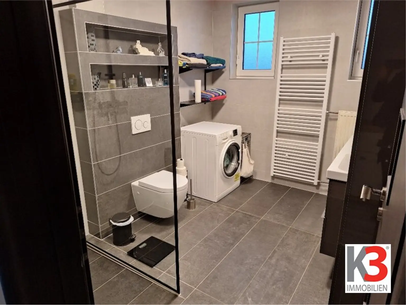 K3 - TOP GELEGENHEIT! Wunderschönes großes Wohnhaus mit großem Garten. Elegante und hochwertige Ausstattung. Ruhige Lage. Großer Keller mit Werkausstattung. Preis reduziert.