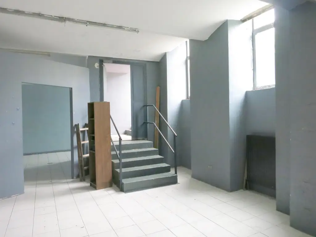 Sportstätte, Büro, Clubraum od. Lager  -  Renovierungsbedarf !