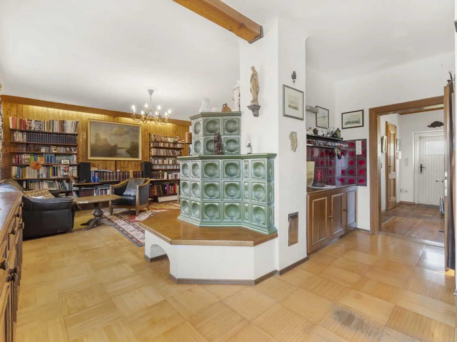 Wohnzimmer mit Kachelofen