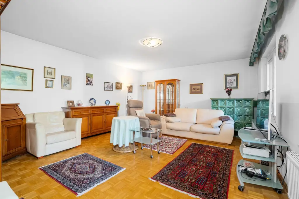 "Einfamilienhaus - 7 Zimmer- zu Fuß zum Badeteich Hirschstetten"