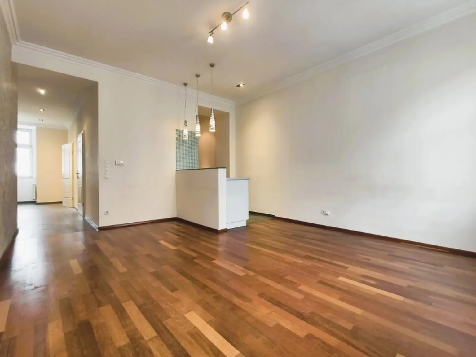 Geräumige 2 Zimmer im stilvollen Altbau - Zentrale Lage Pilgramgasse, 1050 Wien - U4 Fußläufig