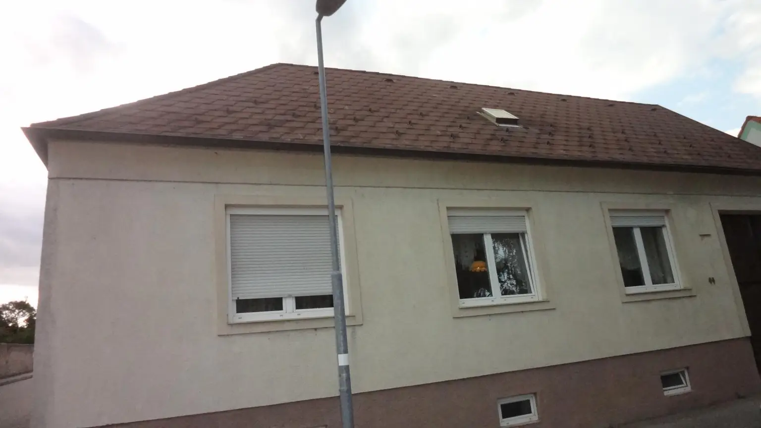 Einfamilienhaus mit Garten und Halle!