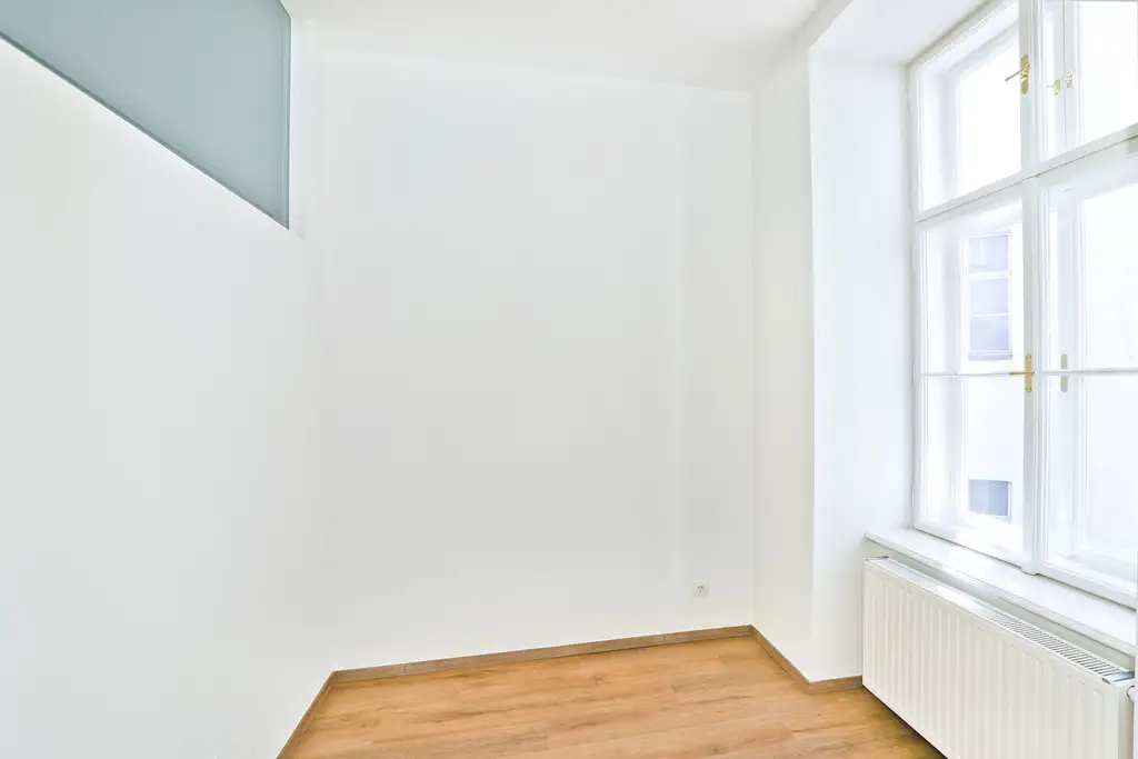 Zeitlose Eleganz im Herzen Wiens – Repräsentativer Altbau am Opernring | 150m², 3-Zimmer, Staatsoper-Blick