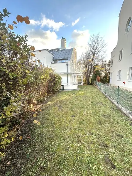 Prestige Living in Sievering: Großzügige Gartenwohnung mit Stil