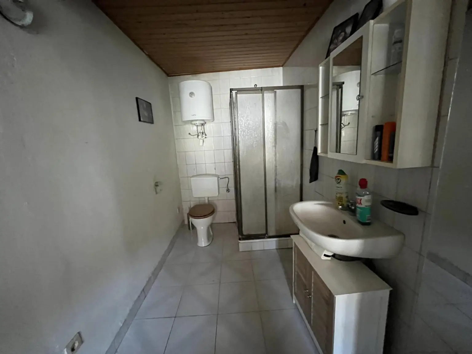 Bad 2 mit Dusche und WC
