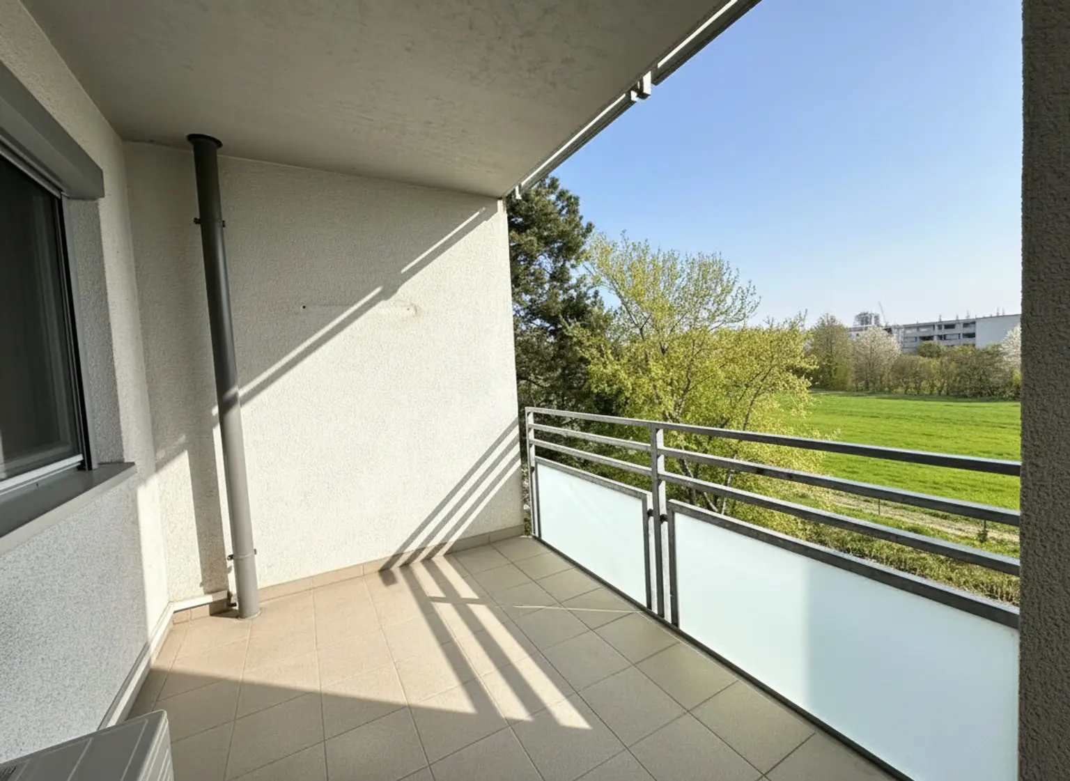 Ein Traum: Stadtwohnung in Neulaa mit unverbaubarem Blick ins Grüne