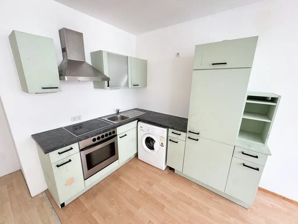 BALKONTRAUM | TOPLAGE NÄHE DONAUZENTRUM | HELLE SINGLE-WOHNUNG | U-BAHN-NÄHE