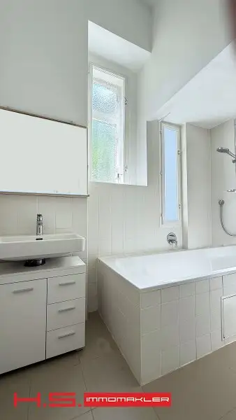 GRÜNDERZEITJUWEL - STILWOHNUNG IN SUPERLAGE - PERFEKTER  GRUNDRISS MIT GRÜNBLICK - 3. WOHNETAGE