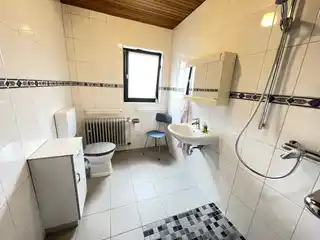 Badezimmer (EG)