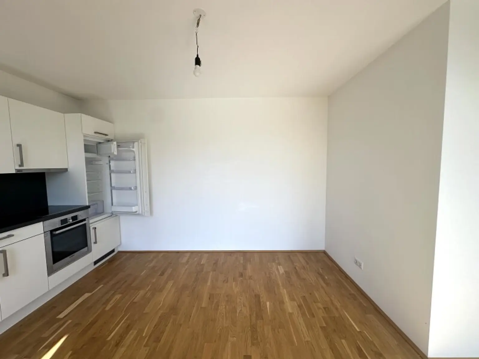 kompakte 2-Zimmer Wohnung in ruhiger Lage mit guter Infrastruktur- nahe U4 Hietzing - ab 01.09