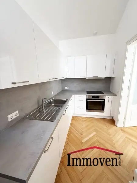 Im Herzen des 1. Wiener Gemeindebezirks - 3-Zimmer-Dachgeschosswohnung mit Klimaanlage und Balkon!