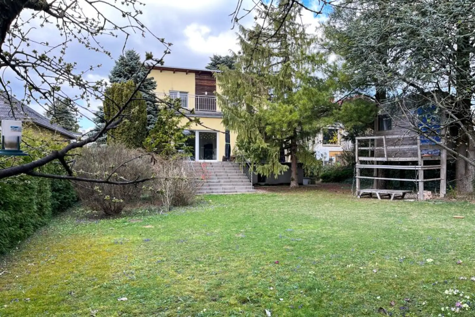 Garten Richtung Haus