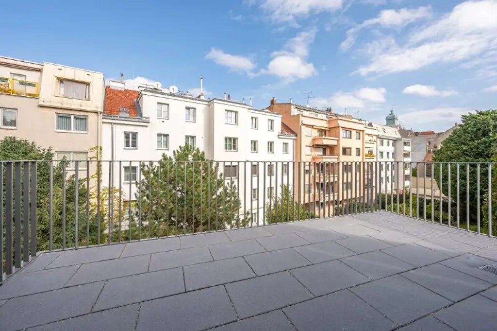 ++MOLLARD 50++ Unique 3-room apartment in the very heart of the city (2/12)