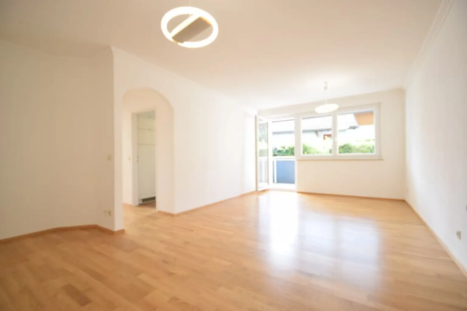 Wohnbereich - Gediegene 3 Zimmer Wohnung mit Balkon und Gartennutzung Miete Oberndorf bei Salzburg