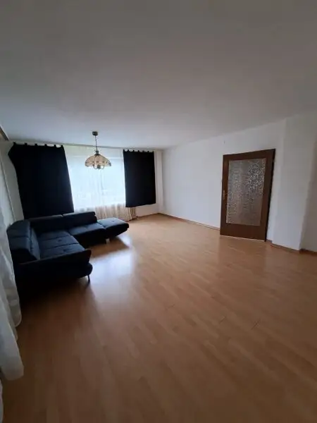 Gepflegte, sehr gut aufgeteilte 79 m² Mietwohnung (2,5 Zimmer) inkl 1 Stellplatz und optional mit Gartenbenützung* – nur € 600- monatlich
