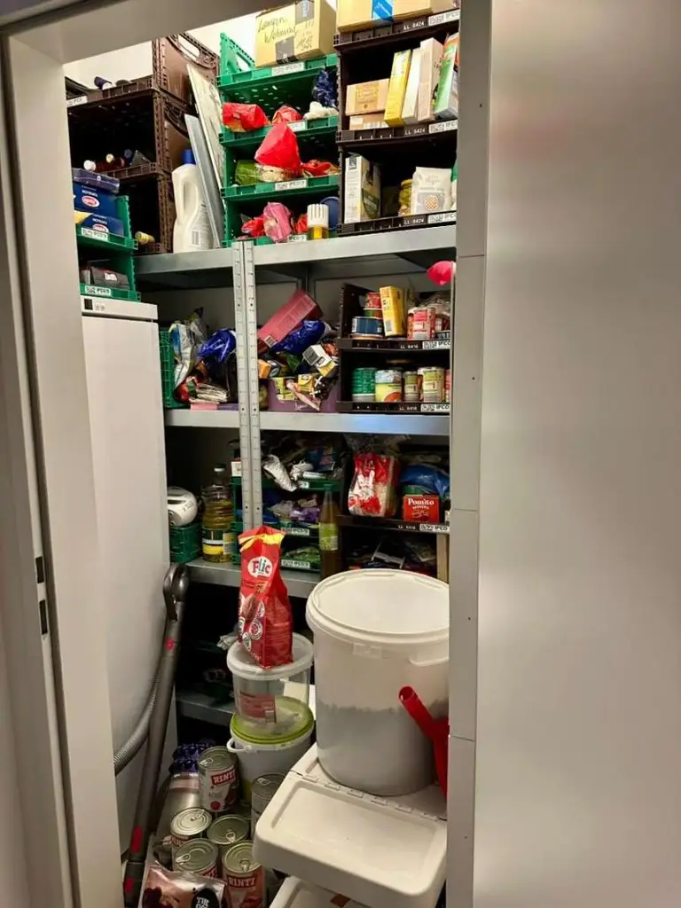 Provisionsfreie helle 3 Zimmerwohnung mit Kaufoption, inkl. kleinem Garten, Terrasse und PKW-Platz;