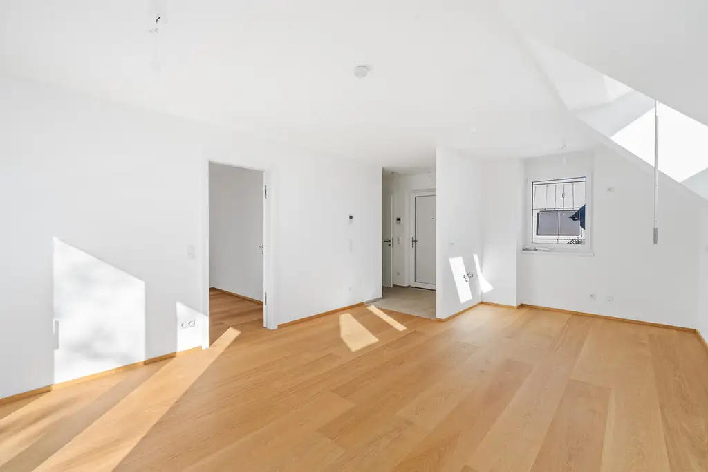 Sehr helle DG-Wohnung direkt bei der Alten Donau