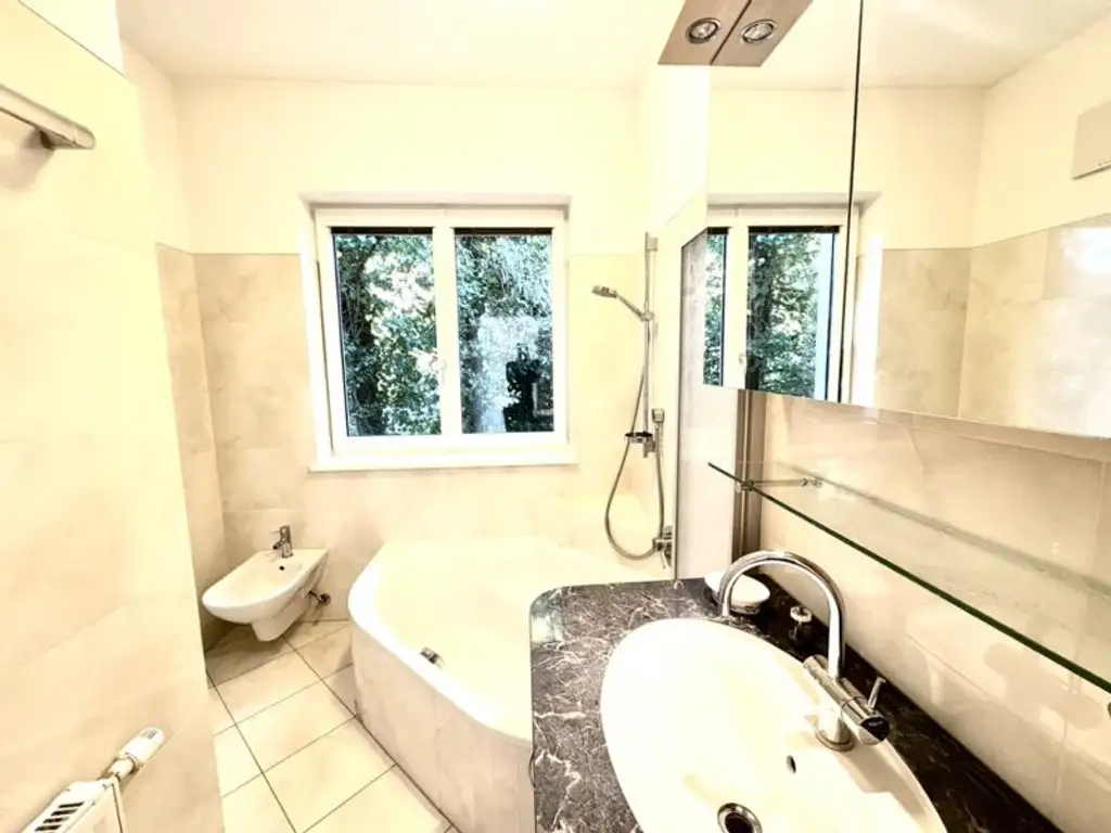 Beletage in Waldrandlage, große Terrasse, Gartennutzung, Carport, energieeffizient, Grünblick