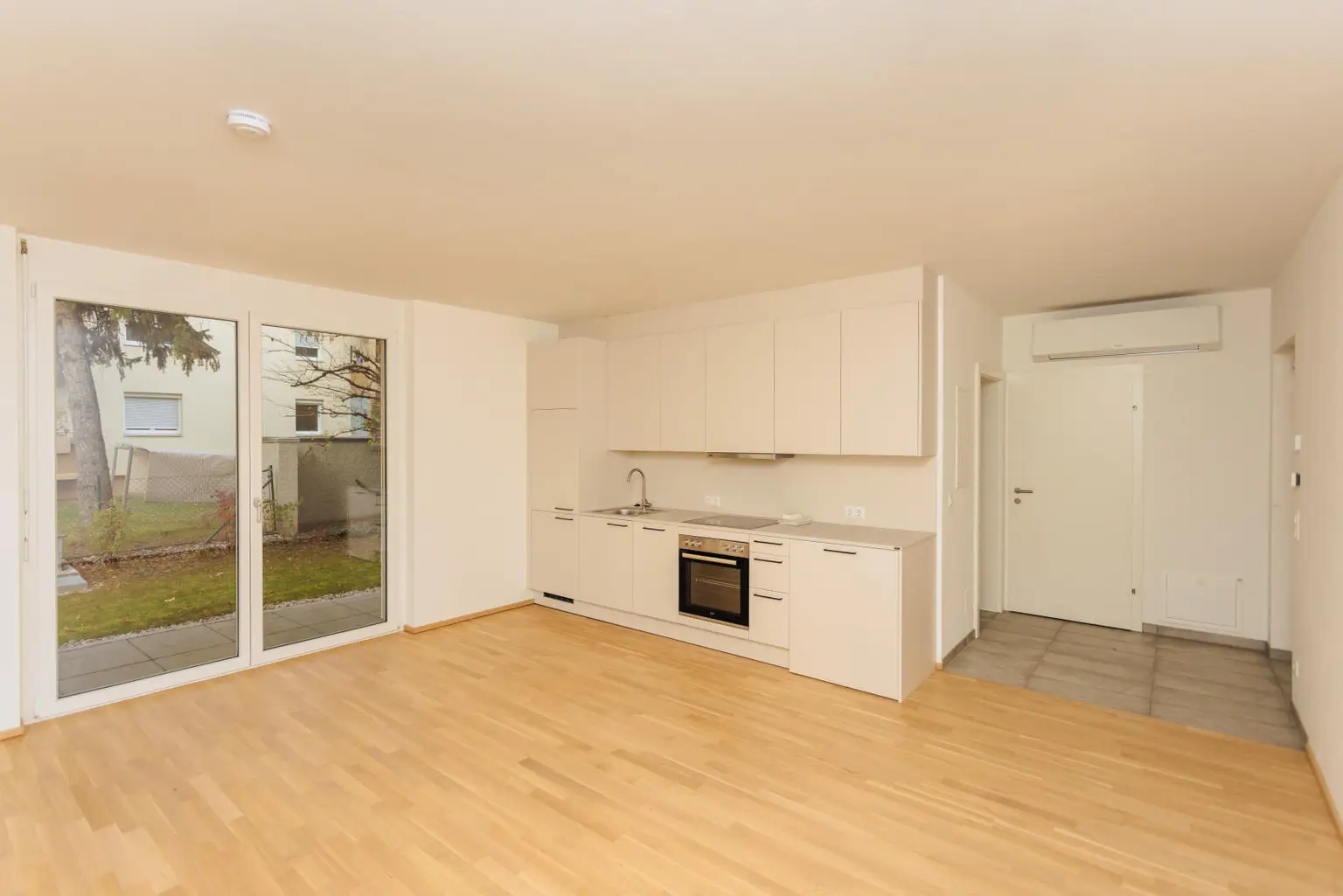 Wohnen/Kochen/Essen/Vorraum - Top 1