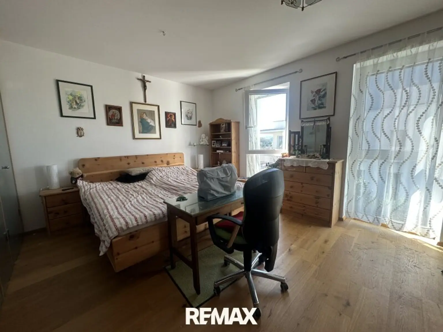 großes Schlafzimmer mit 21 m²