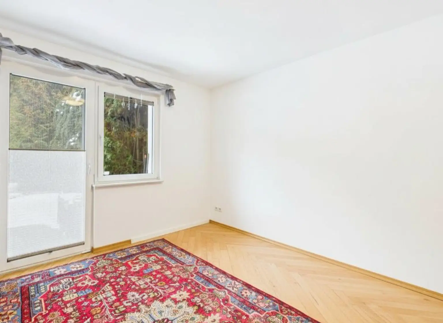 unmöbliertes Zimmer - Symbolbild KI