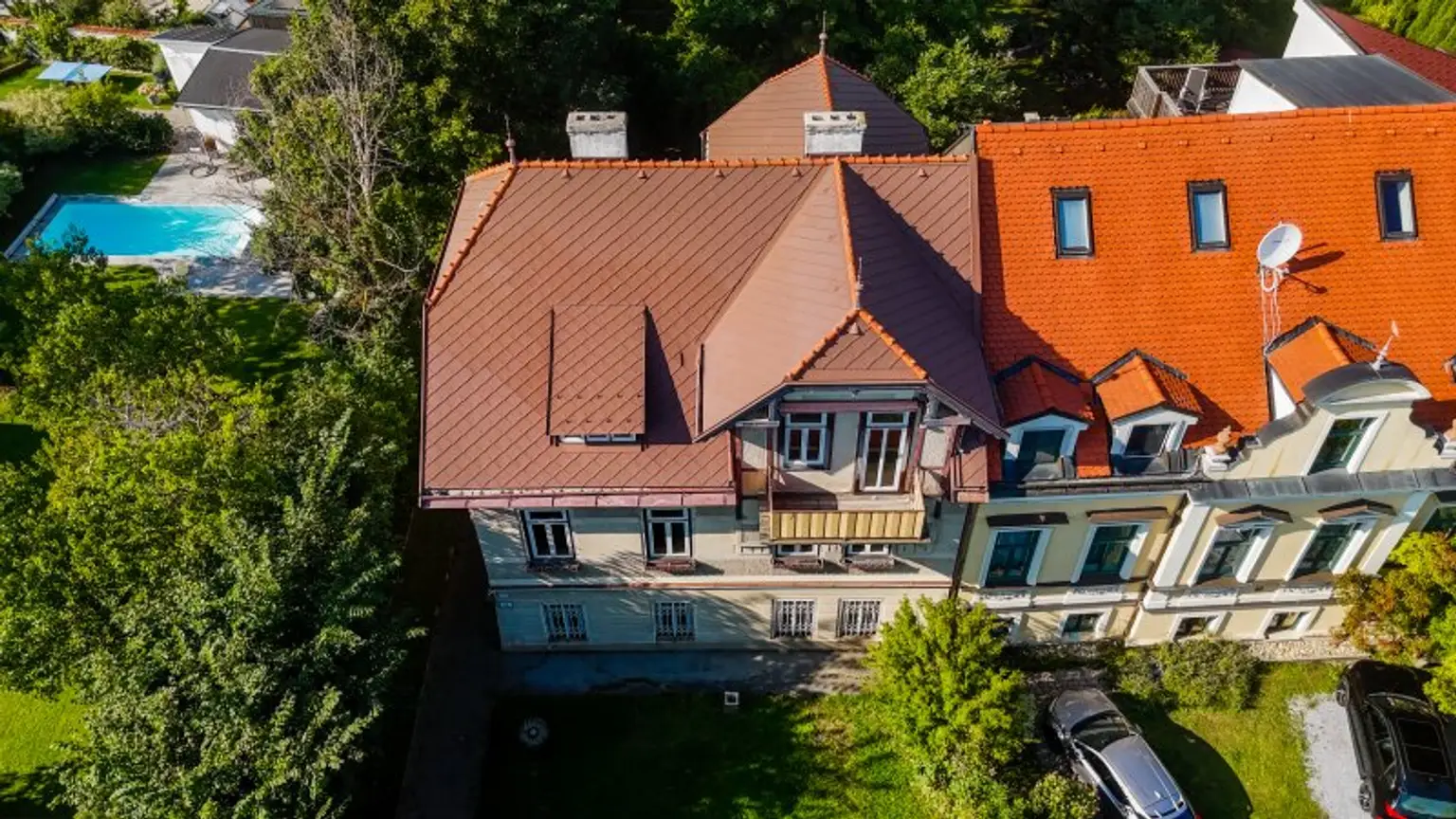 Jahrhundertwende Villa und großartiges Grundstück im Herzen von Gießhübl