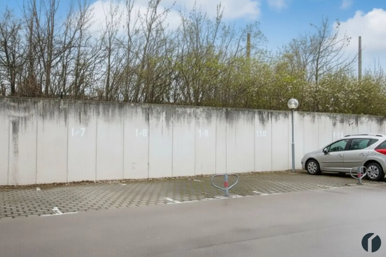 Stellplatz vor dem Haus