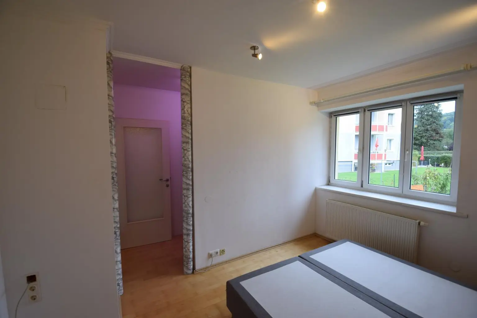 Schlafzimmer, Zugang zu begehbaren Kleiderschrank