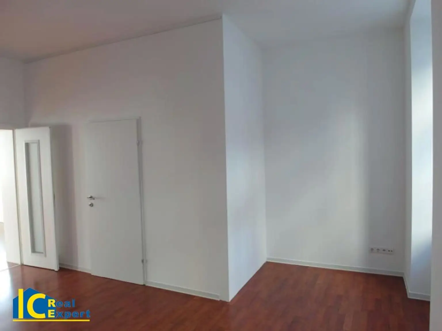 Großzügige Stadtwohnung im Biedermeierhaus, –schön, gepflegt und mit Garage!