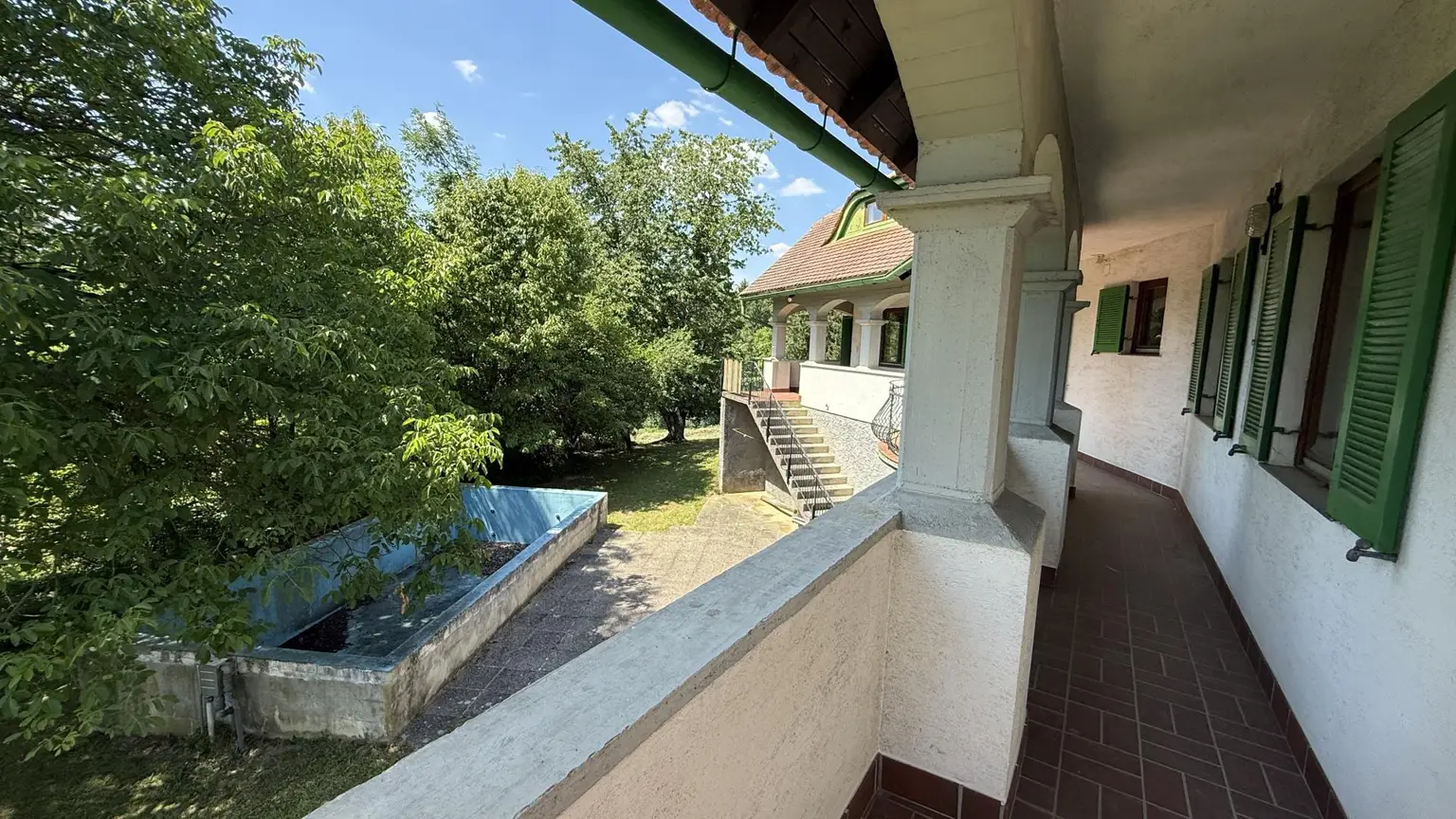 Blick zum Pool