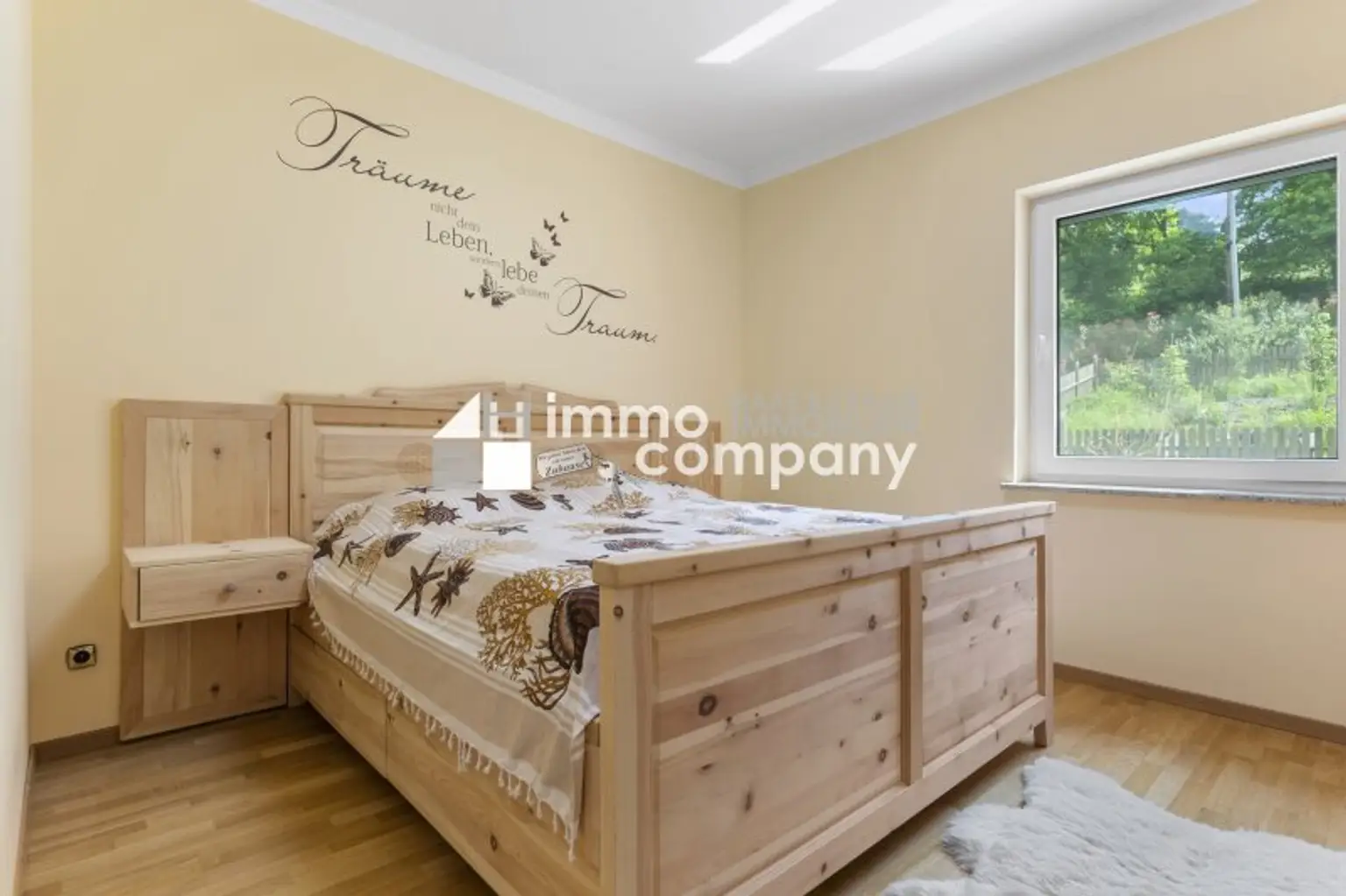 Modernes Wohnparadies in Alleinlage mit Gästehaus, Halle, Weinkeller & mehr – ca. 60.000 m² Grundstück