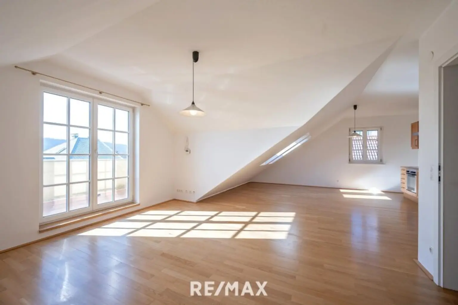 Elegante Villa im Landhausstil mit Riesengarage