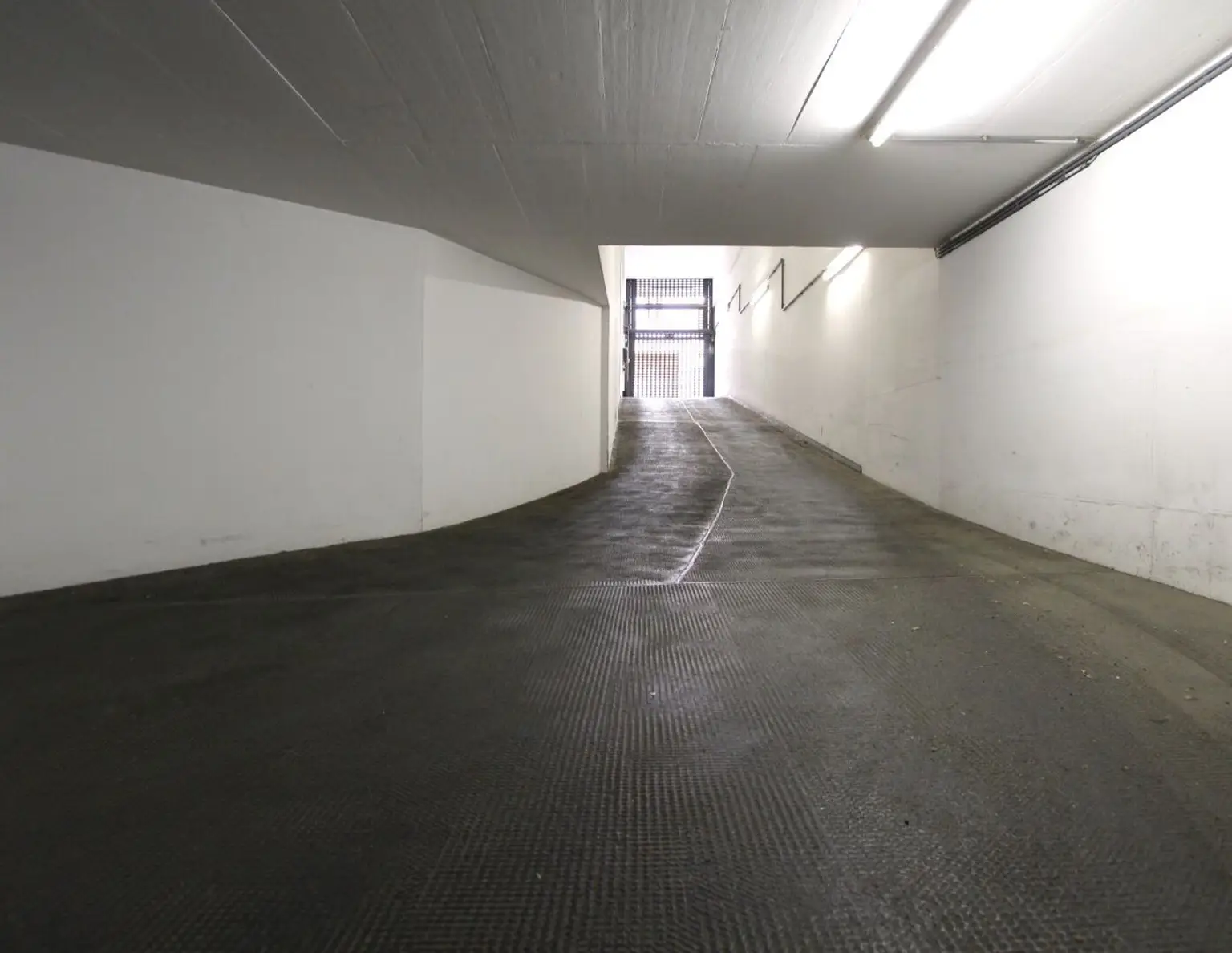 Garagenplätze beim Brunnenmarkt!