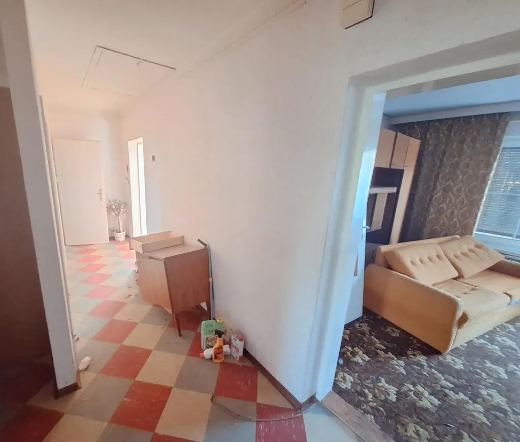 Mehrfamilienhaus in Kleinhain - zwei separate Eingänge vorhanden